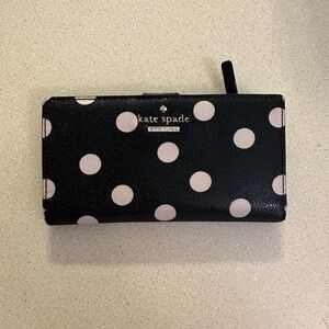 Kate spade wallet. Gently used. Snaps nicely.